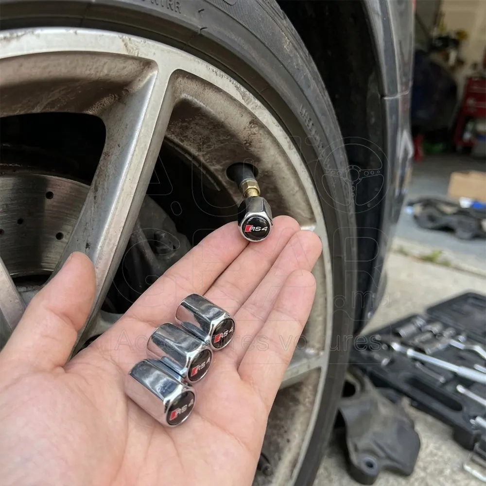Bouchons de Valve Chrome Audi RS4 vue 2