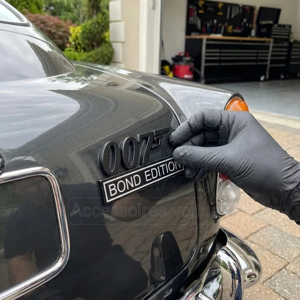 Emblème 007 Bond Edition Noir Mat pour Aston Martin vue 2