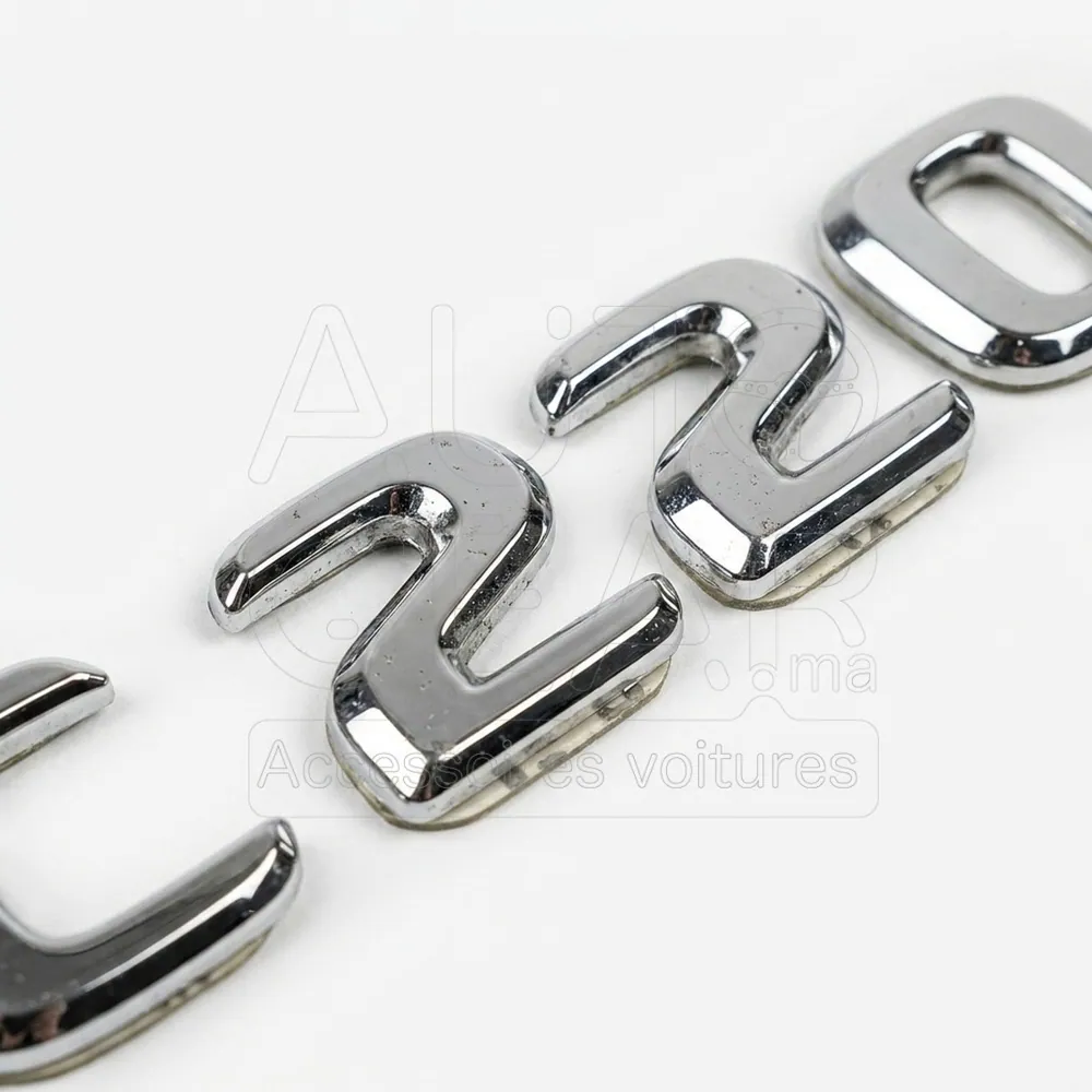 Emblème Mercedes-Benz C220d Chrome pour Classe C W206 vue 3