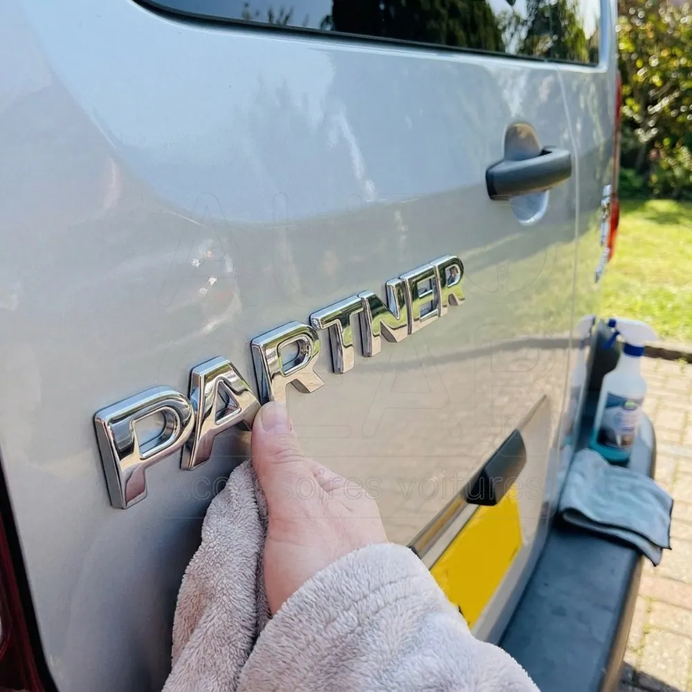 Emblème Lettres Peugeot Partner Inox Chrome vue 2