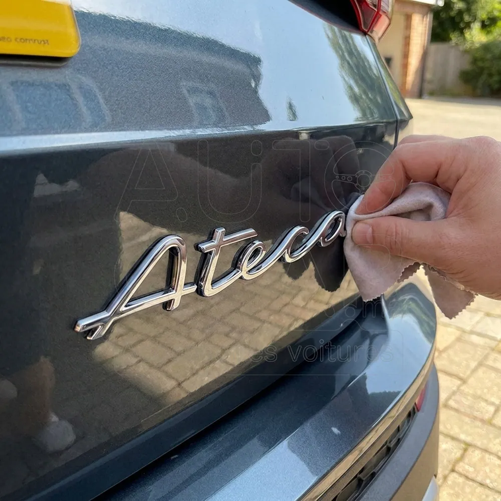 Emblème Lettres SEAT Ateca Chrome vue 2