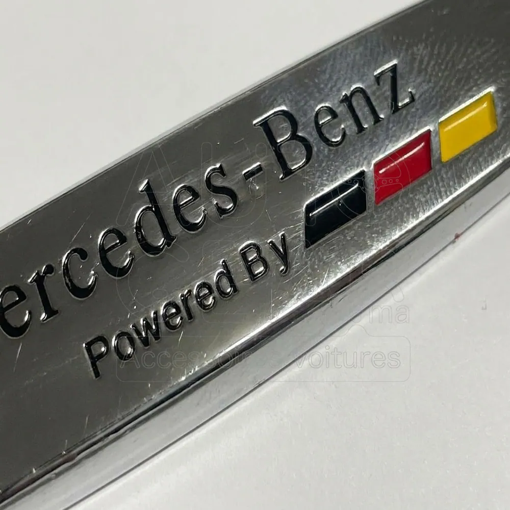 Emblème Mercedes-Benz Powered By Chrome vue 3