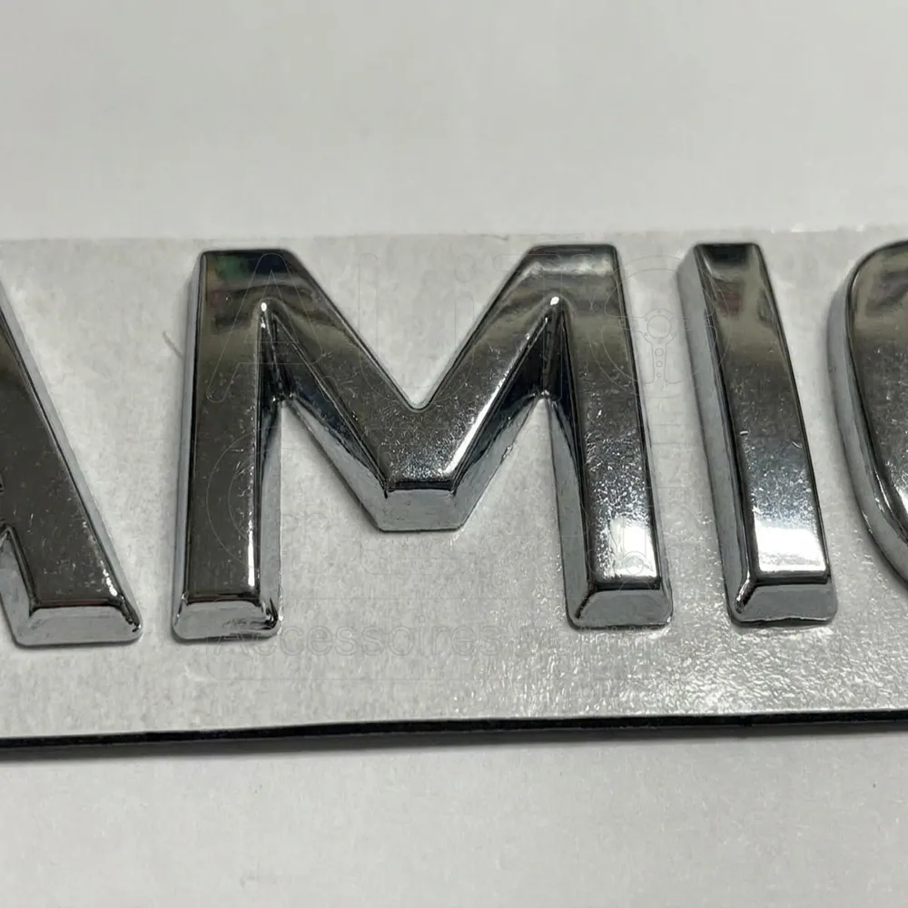 Emblème Skoda Kamiq Chrome vue 3